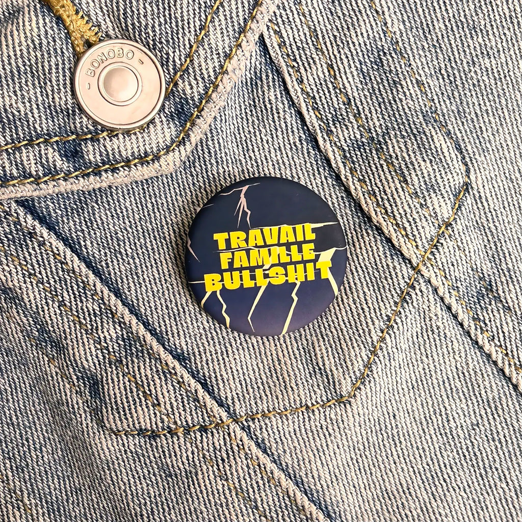 Badge « Travail Famille Bullshit »