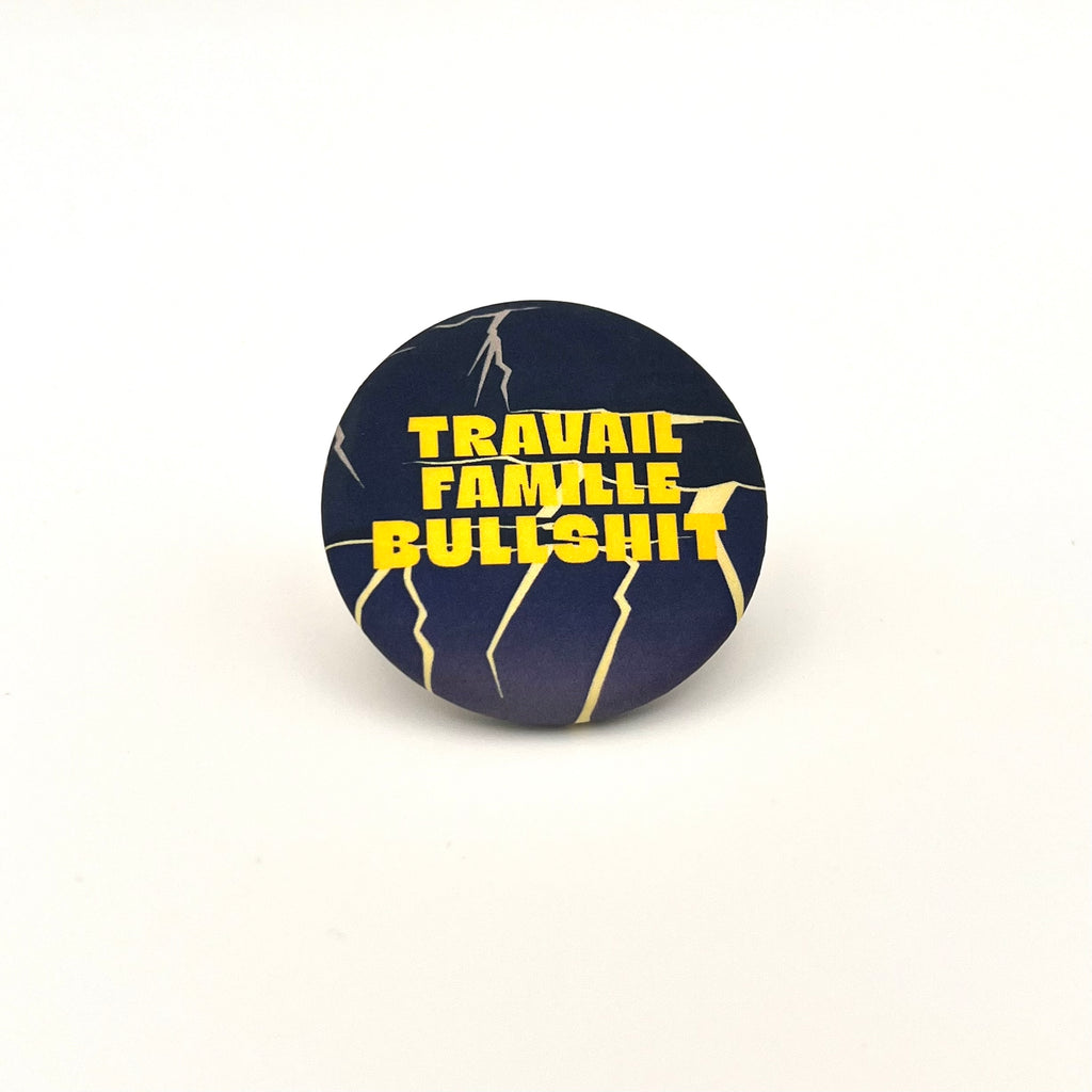 Badge « Travail Famille Bullshit »